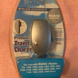NWT: Nokia compatible phone charger